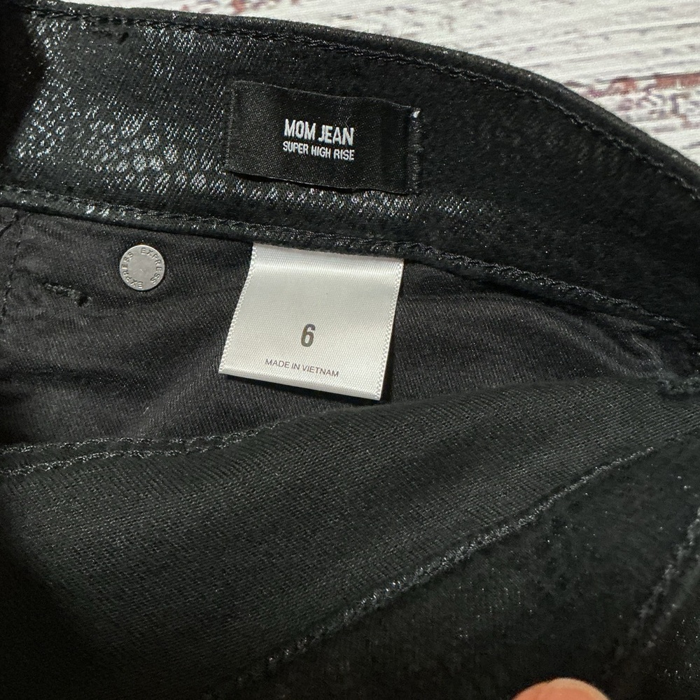 Express Mom Jean Super High Rise black snakeskin jeans. Size 6 - Picture 4 of 9